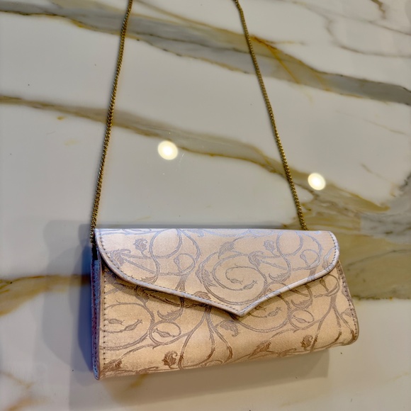 VINTAGE SOFT PINK FABRIC SCROLL PATERN PURSE WITH GOLD CHAIN - Picture 12 of 13